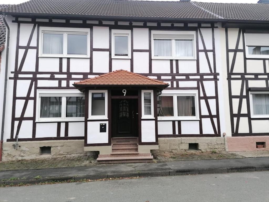 Monteurzimmer Oberlistingen Zweibettzimmer Mit 2 Baedern Breuna Exterior foto