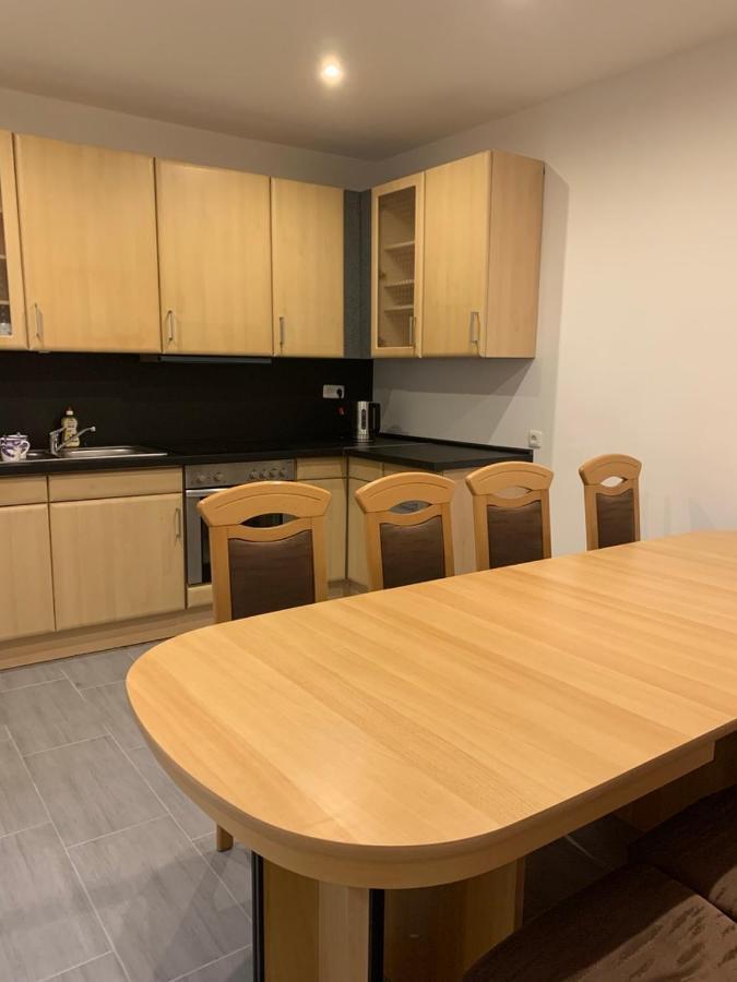 Monteurzimmer Oberlistingen Zweibettzimmer Mit 2 Baedern Breuna Exterior foto