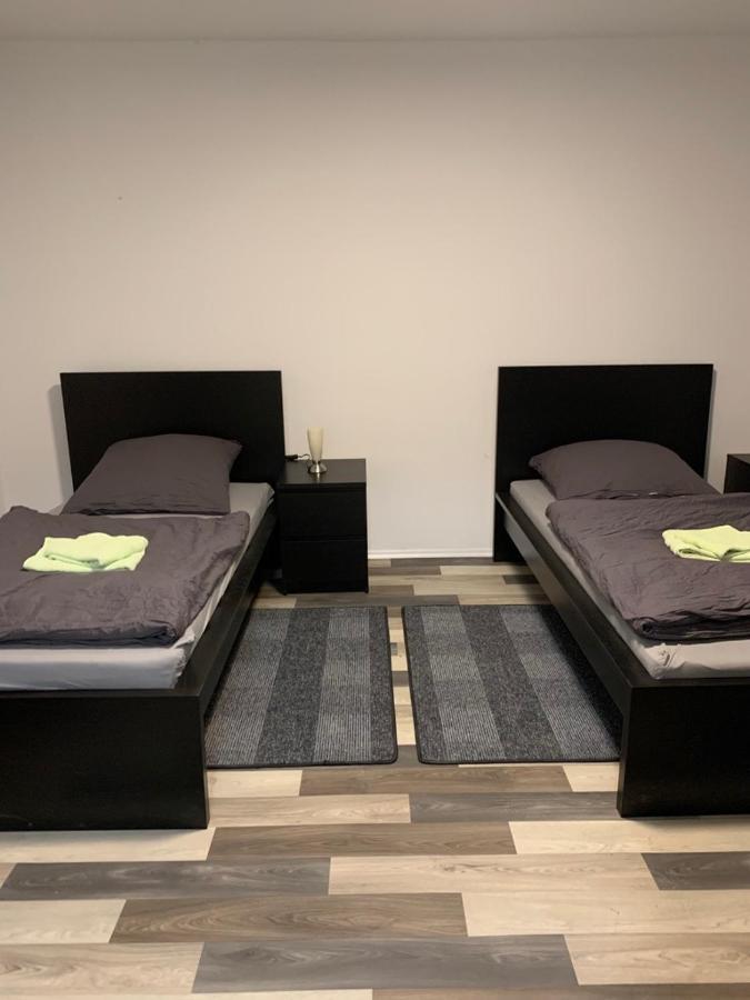 Monteurzimmer Oberlistingen Zweibettzimmer Mit 2 Baedern Breuna Exterior foto