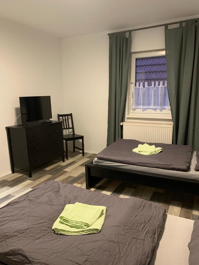 Monteurzimmer Oberlistingen Zweibettzimmer Mit 2 Baedern Breuna Exterior foto