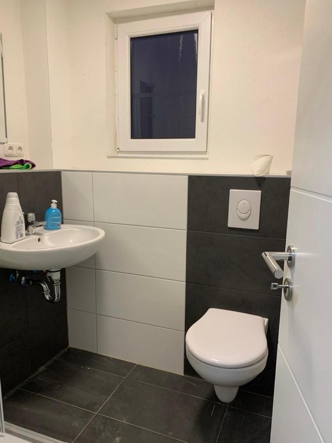 Monteurzimmer Oberlistingen Zweibettzimmer Mit 2 Baedern Breuna Exterior foto